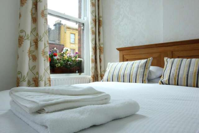 Гостевой дом Eccles Townhouse Дублин-15